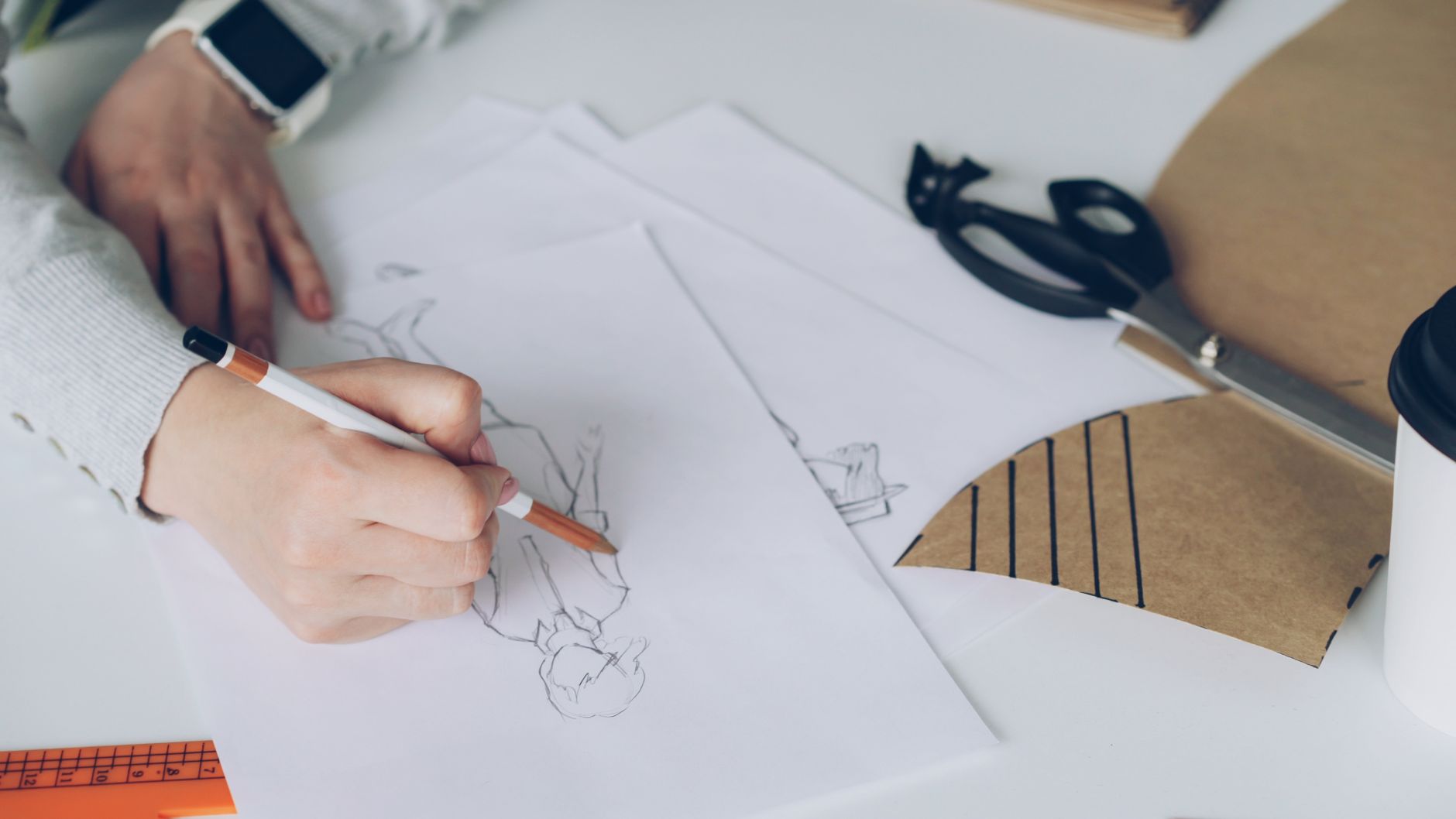 Designskisser som aldrig når kunden är en naturlig del av processen, där varje version bidrar till nästa steg.